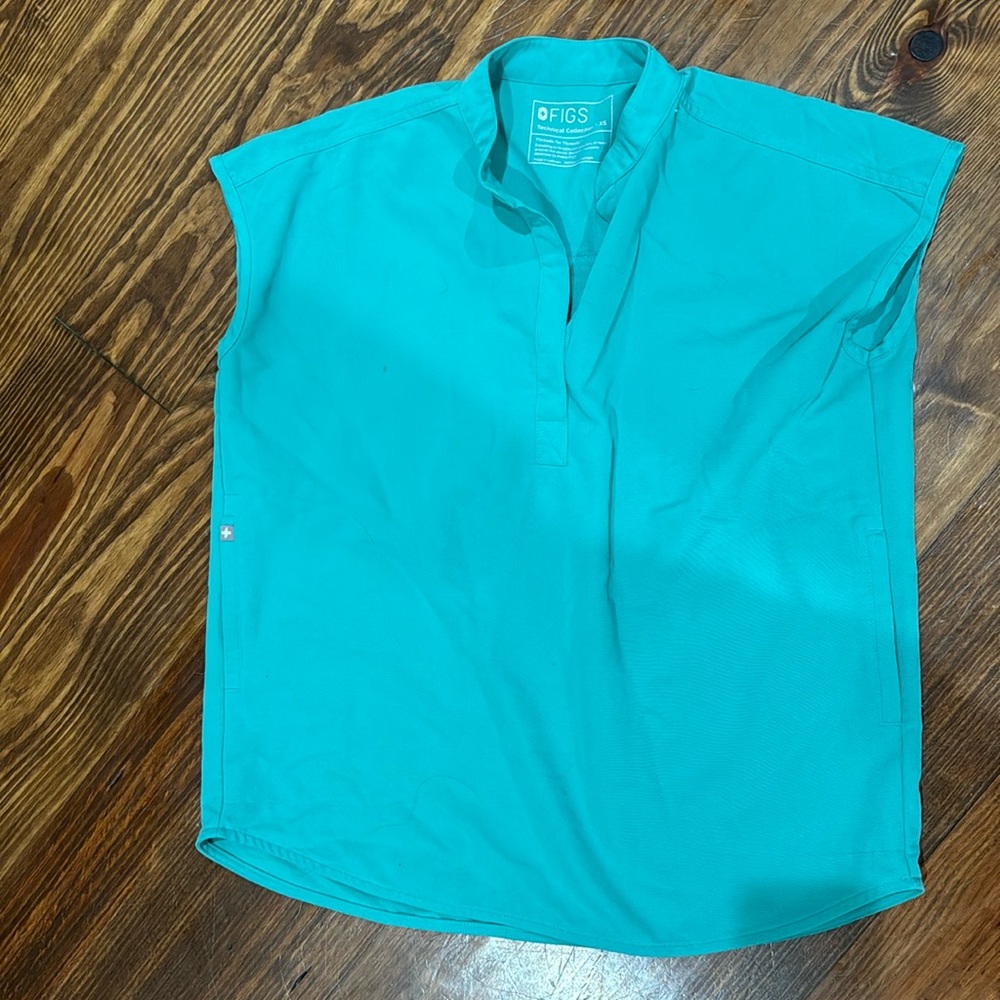 Rafaela  figs surgical green xs scrub top